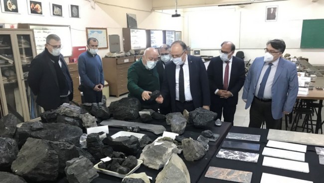 Vali Tutulmaz'dan BEÜ Jeoloji Laboratuvar'ına ziyaret