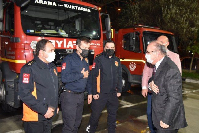 Manisa Vali Karadeniz'den yeni yıl öncesi itfaiyeye ziyaret