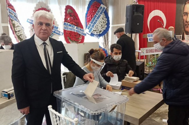 Niğde'de Alim Yeşil güven tazeledi