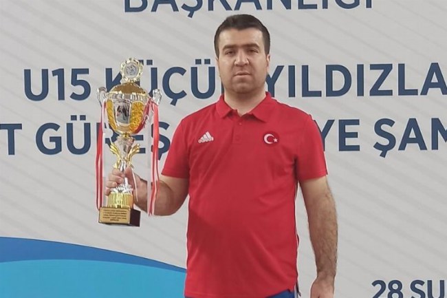 Bakan Kasapoğlu'ndan antrenör Kay için taziye mesajı