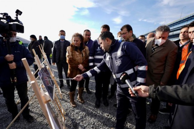 İmamoğlu 2022'nin ilk mesaisine Haliç'te başladı