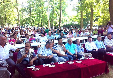 Piknikte AKP-CHP muhabbeti