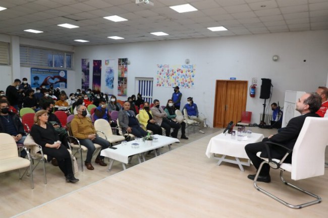 Rektör Uslu öğrencilerle buluştu