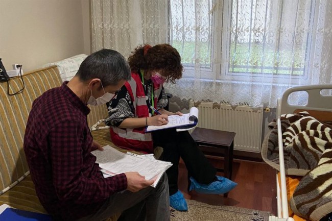 Kocaeli İzmit evde bakım hizmetine devam ediyor