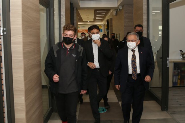 Memduh Büyükkılıç öğrencilerle buluştu