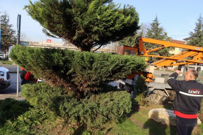 Kocaeli İzmit'te Yahya Kaptan Anıt Meydanı bakımdan geçti