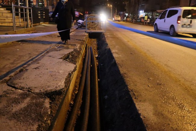 Kocaeli İzmit'te gece gündüz çalışmalara devam