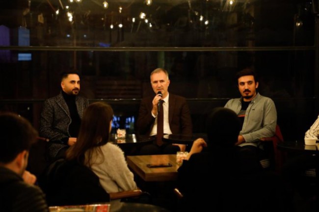 Bursa İnegöl'de çaylar Başkan Taban'dan sohbet gençlerden