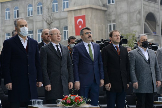 Bursa Yıldırım'da Millet Mahallesi modern pazarına kavuştu