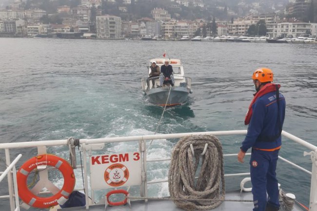 İstanbul Bebek'te arızalanan tekne kurtarıldı