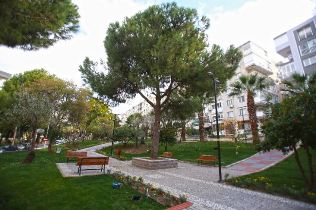 İzmir Karabağlar'da parklar yenileniyor