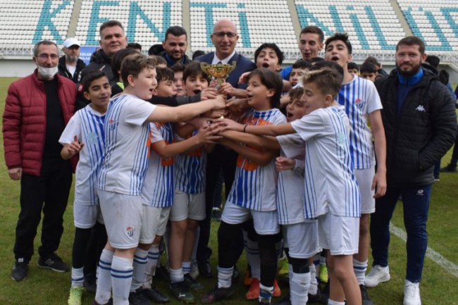 Nilüfer Kupası'nda şampiyon Özlücespor