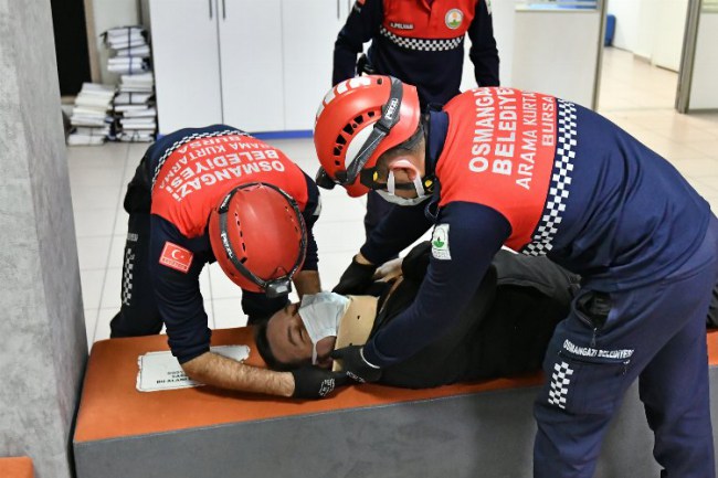 Bursa Osmangazi'de deprem ve yangın tatbikatı yapıldı