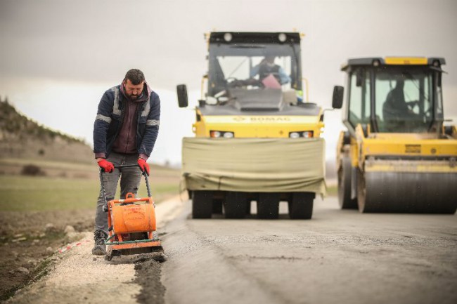 Kütahya'da beton asfalt çalışmaları devam ediyor
