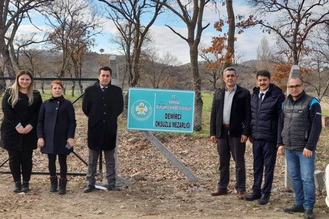 Manisa Demirci'de mezarlıklar güvende
