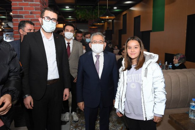 Memduh Büyükkılıç Minik Ecrin'le buluştu