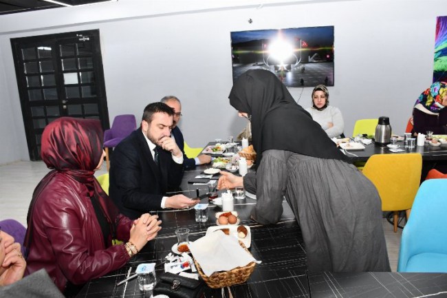 Başkan Önder Tanır ‘Güçlü Kadınlar, Güçlü Kestel' Projesiyle kadınları dinliyor