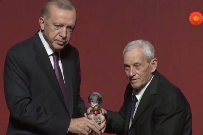 Bergamalı İsmail Araç'a Cumhurbaşkanı Erdoğan'dan ödül