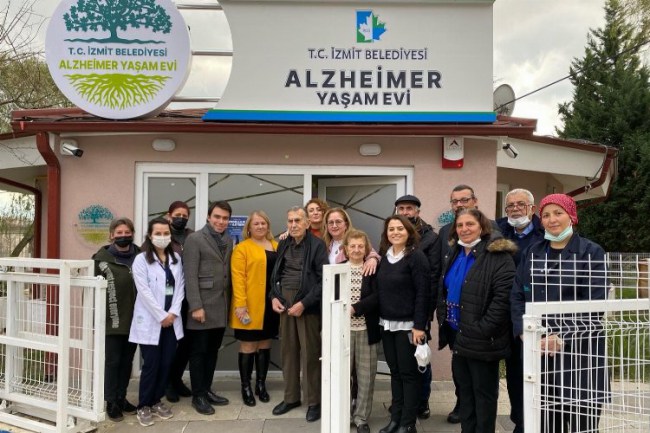 CHP'li meclis üyesi Özkar'dan, Kocaeli İzmit Alzheimer Yaşam Evi'ne ziyaret