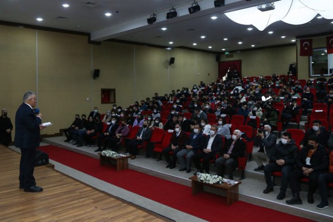 Kayseri'de gençlerle tecrübe paylaşımı