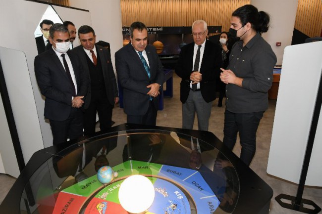 Çocuklar bilimi İzmir Karabağlar'da sevecek