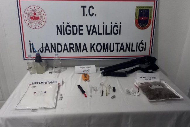 Niğde Bor'da uyuşturucu operasyonu: 4 gözaltı