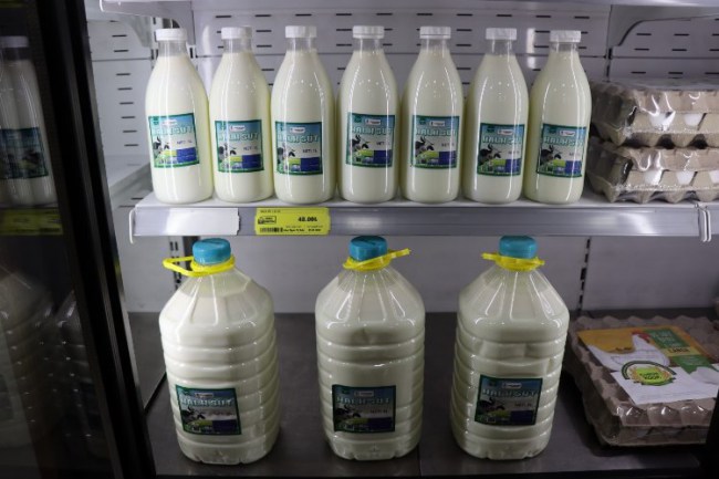 Kocaeli İzmit' te Halk Süt'e vatandaşlardan büyük ilgi