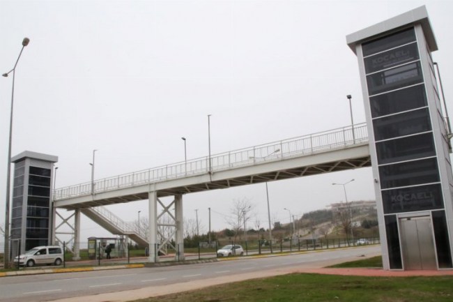 Kocaeli'de yeni üst geçitle ulaşım kolaylaştı