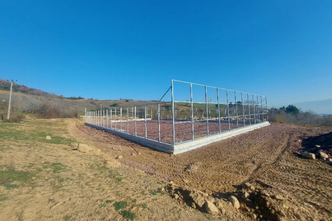 Kocaeli Büyükşehir'den Kabaoğlu'na halı saha