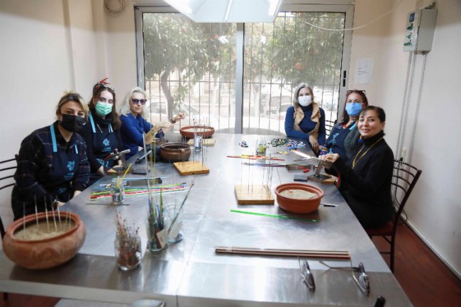 Aydın'ın nazar boncukları Büyükşehir Belediye kurslarında üretiliyor