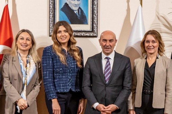 İzmir'de temassız ulaşım