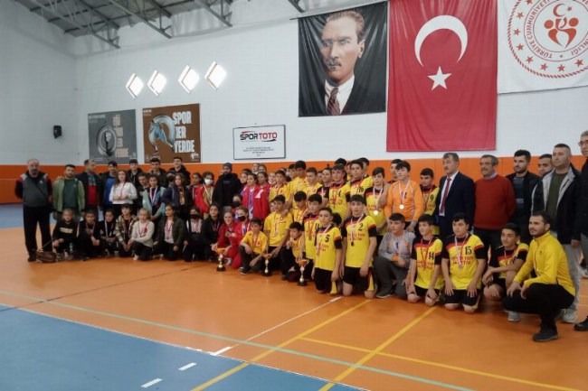 Niğde'de okullar arası hentbol şampiyonası yapıldı