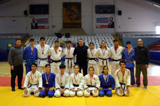 Manisa BBSK Ümitler Şampiyonasında parladı