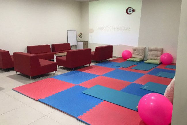 Bu okul çok şeye 'gebe'