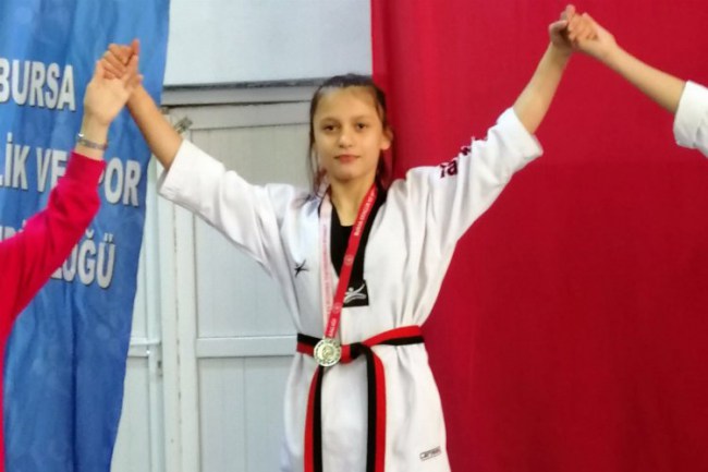 Bursa Osmangazili sporculardan gümüş madalya