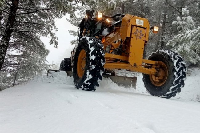 Aydın'da karla mücadele devam ediyor