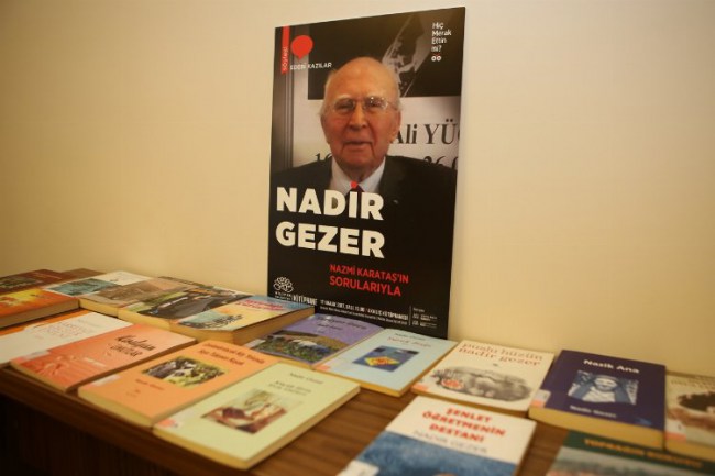 Bursalı yazar Nadir Gezer'in kitapları Nilüfer'e bağışlandı