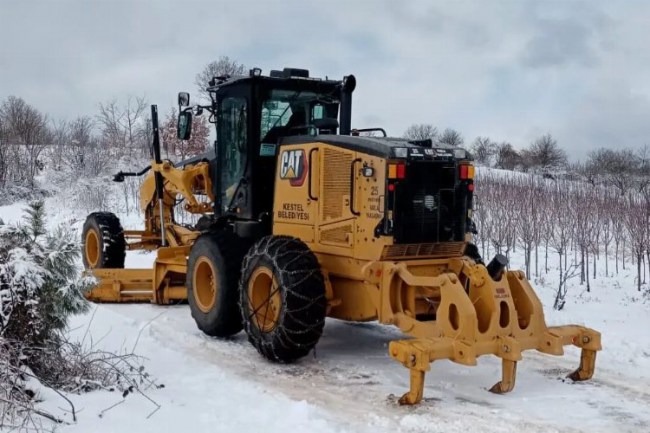 Bursa Kestel'de karla mücadele devam ediyor