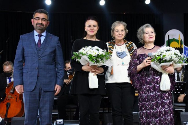 Bursa İnegöl'de Ayşe Taş ile sanat dolu gece