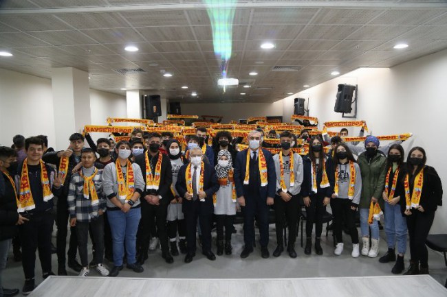 Başkan Büyükkılıç, liseli gençlerle tecrübelerini paylaştı