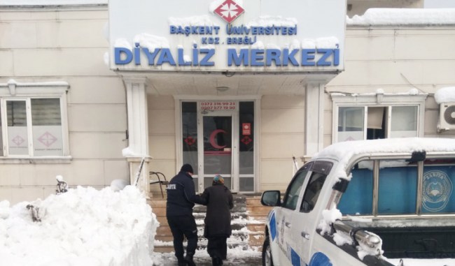 Kdz.Ereğli Belediyesi hastalara yardımcı oluyor