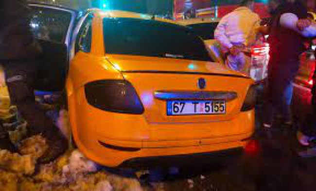 Kdz.Ereğli'de polis'ten kaçan taksici kaldırıma çıktı