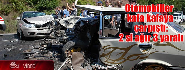 Otomobiller kafa kafaya çarpıştı: 2 si ağır 3 yaralı