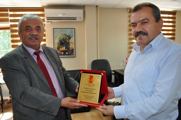 EGD'den Çınar'a plaket