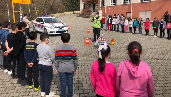 Zonguldak İl Jandarma komutanlığından öğrencilere trafik eğitimi