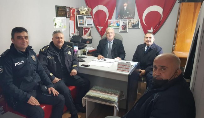 Zonguldak Emniyet Müdürü Fahri Aktaş vatandaşın arasında