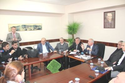 CHP'li meclis üyesi, gazeteciye hakaret etti.