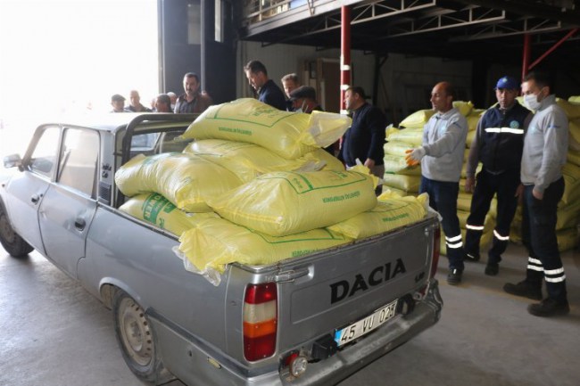 Manisa'da 4213 üreticiye gübre desteği