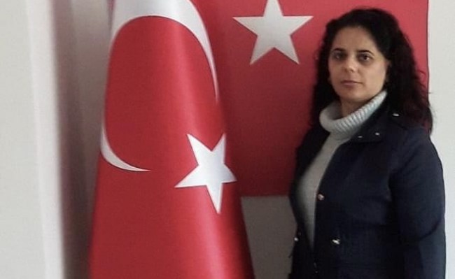 AK Parti Gümeli Kadın Kolları Başkanı istifa etti