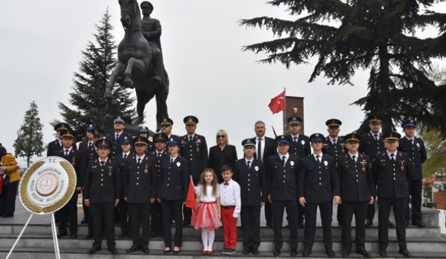 Zonguldak'ta 23 Nisan Çelenk koyma törenine üst düzey katılım
